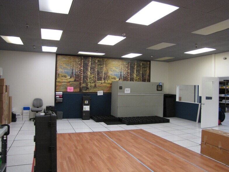 More Photos Of 828 Airport Blvd, Burlingame Research And Development For Lease