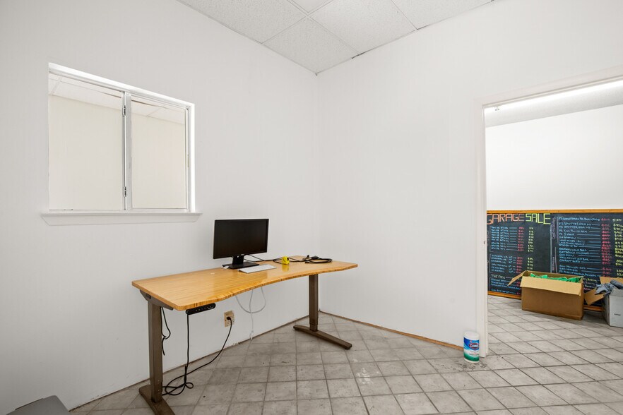 More Photos Of 9300 Brown Ln, Austin Warehouse For Lease