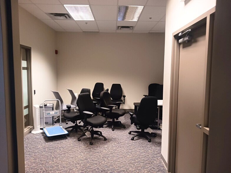 More Photos Of 145 Government Rd W, Kirkland Lake Office For Lease