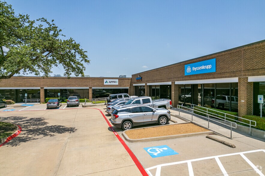 More Photos Of 1805 Royal Ln, Dallas Flex For Lease
