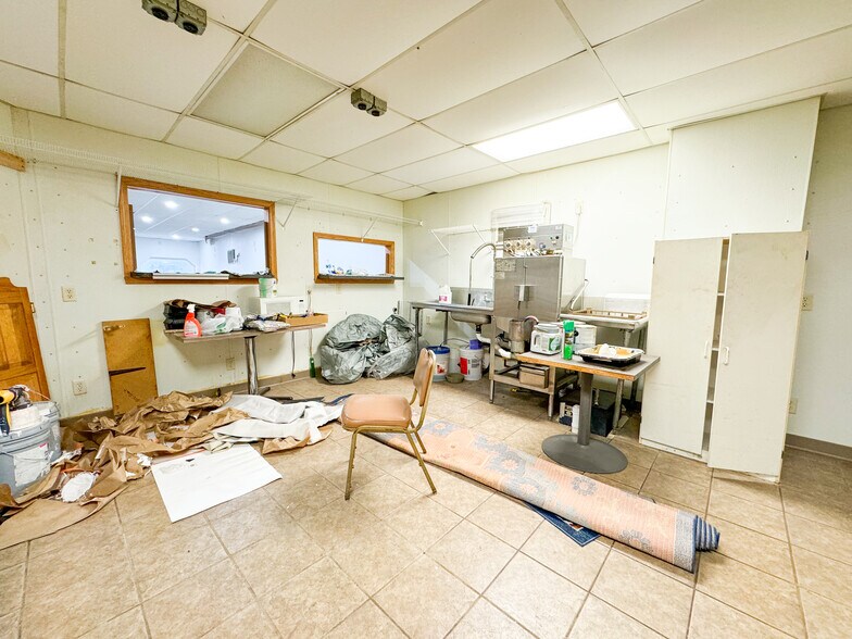 More Photos Of 101 W Main St, Syracuse Storefront Retail Residential For Lease