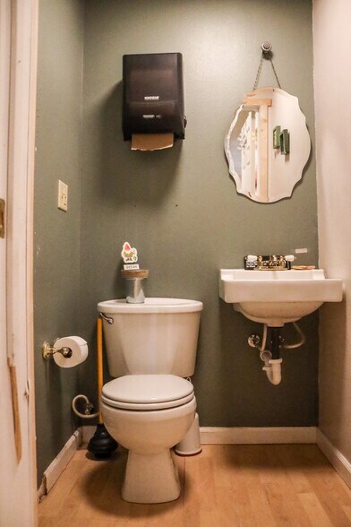 More Photos Of 426 Central Ave, Fairfield Storefront For Sale