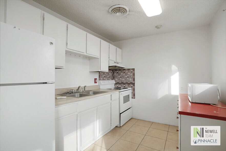 More Photos Of 1744 Boston St, Aurora Apartments For Sale