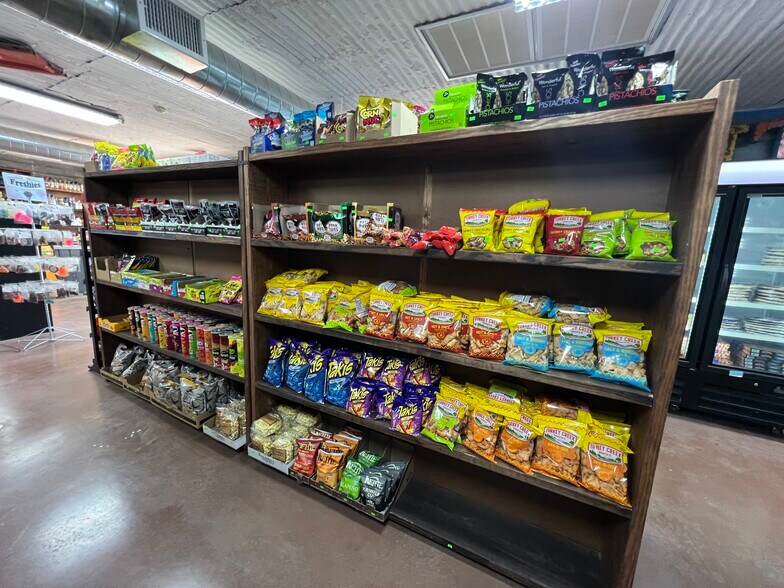 More Photos Of 1061 Cypress St, Roscoe Storefront For Sale