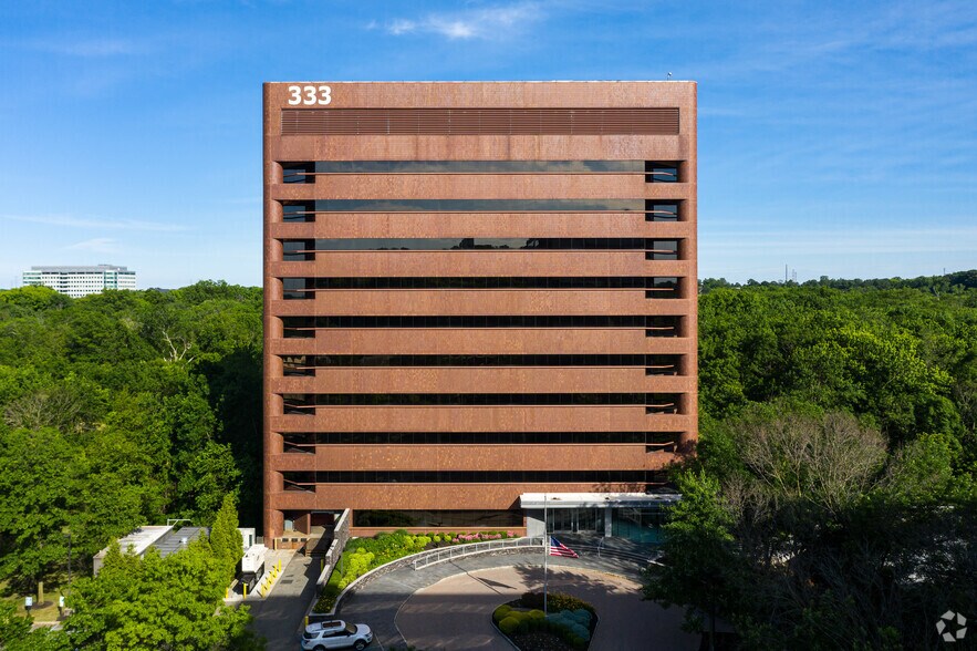 More Photos Of 333 Thornall St, Edison Loft Creative Space For Lease