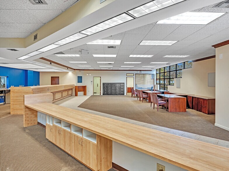 More Photos Of 4699 Nob Hill Rd, Sunrise Medical For Sale