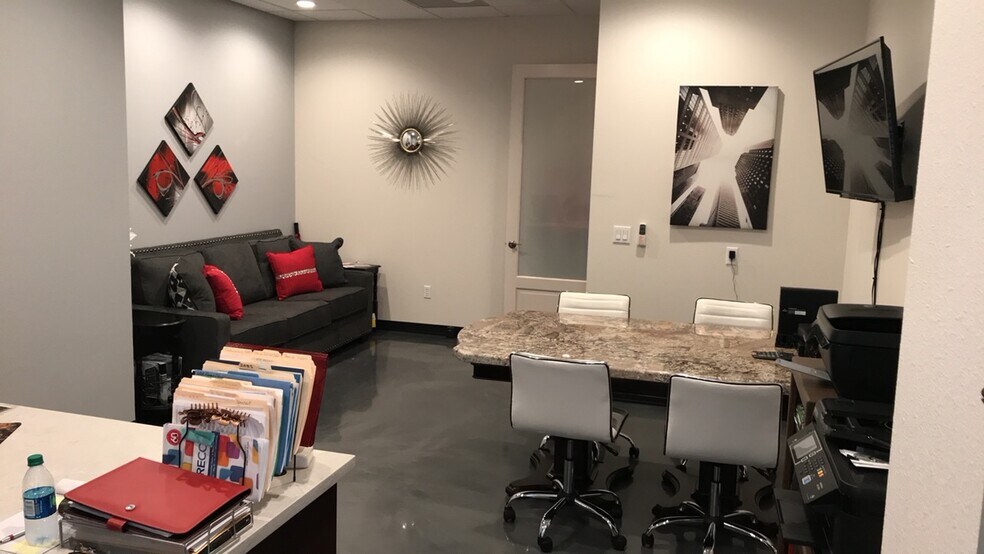 More Photos Of 804 S Friendswood Dr, Friendswood Office For Lease