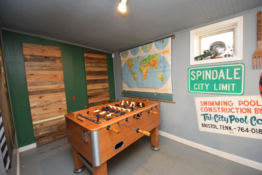 More Photos Of 112 W Main St, Burnsville Flex For Lease