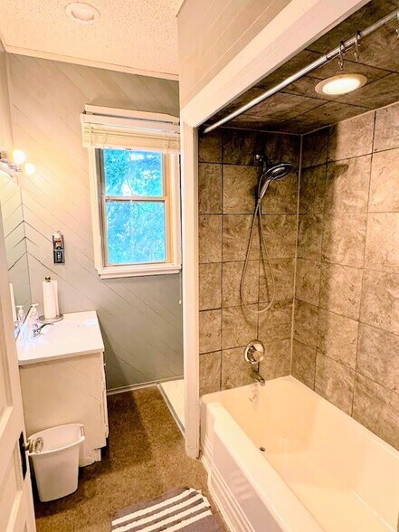 More Photos Of 201 Linden Ave, Newport Office Residential For Sale