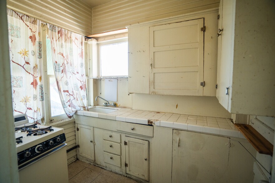 More Photos Of 1619 S St Andrews Pl, Los Angeles Apartments For Sale