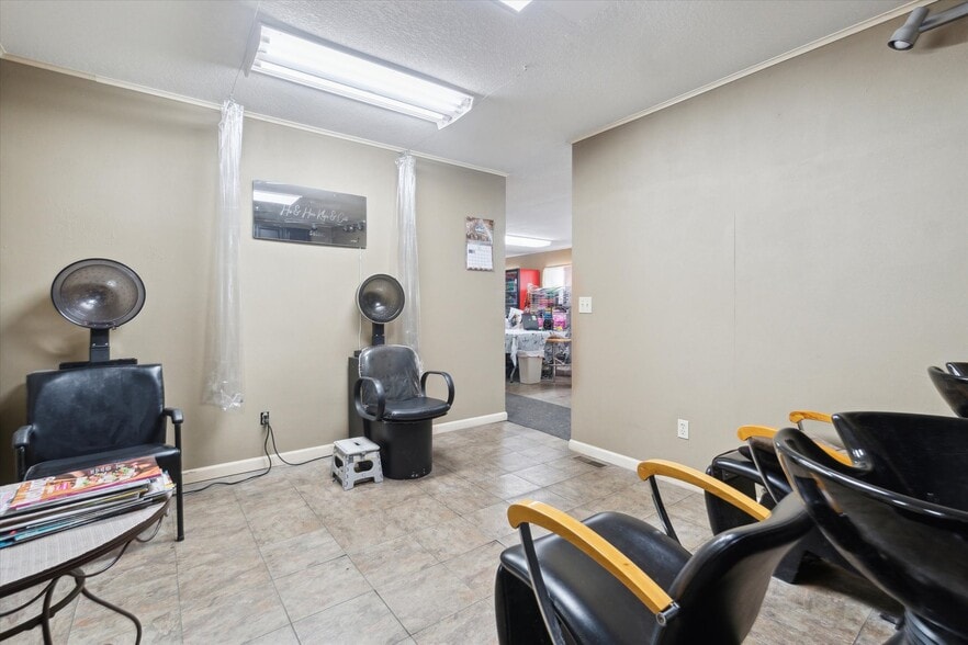 More Photos Of 4344 Richfield Rd, Flint Office For Sale