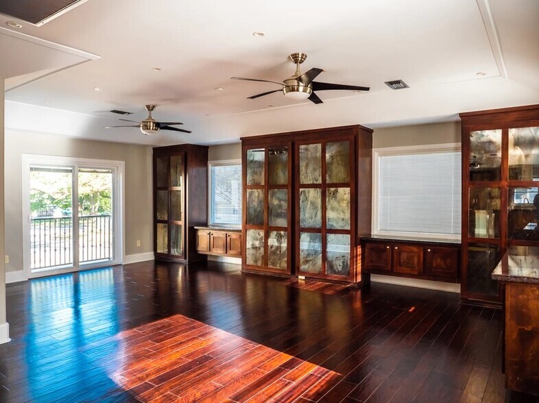 More Photos Of 446 Heights Blvd, Houston Office Residential For Sale