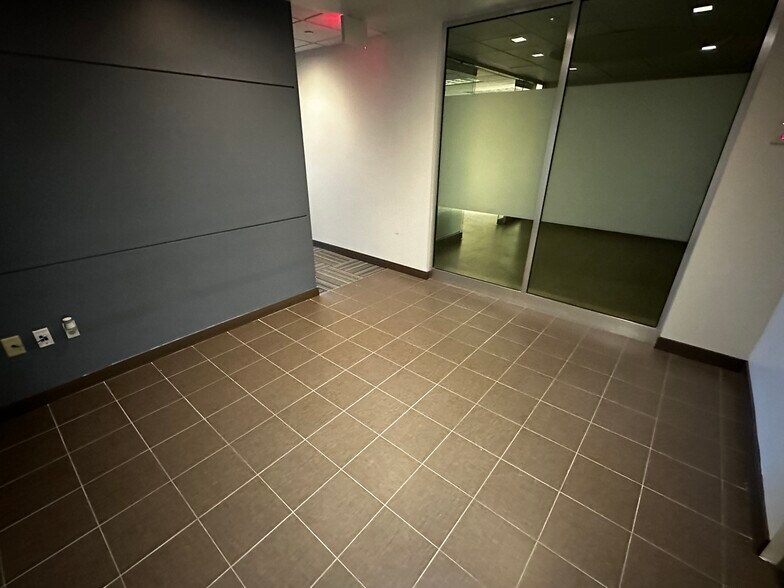 More Photos Of 750 Holiday Dr, Pittsburgh Office Residential For Lease