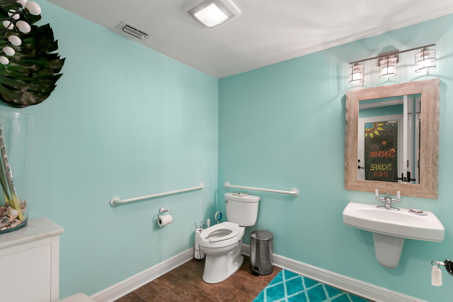More Photos Of 135 4th Ave N, Safety Harbor Freestanding For Sale