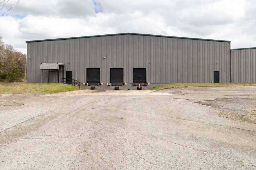 More Photos Of 301 George Whitfield Industrial Park Rd, Elkton Warehouse For Sale