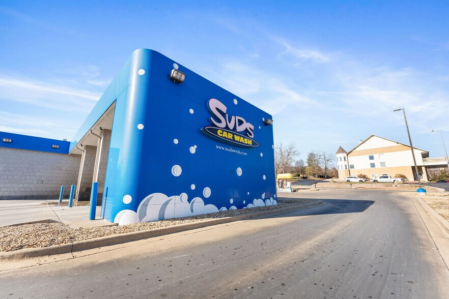 More Photos Of 2876 Green Mountain Dr, Branson Carwash For Sale