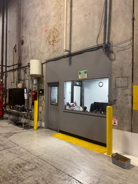 More Photos Of 600 Ellis Rd N, Jacksonville Warehouse For Lease