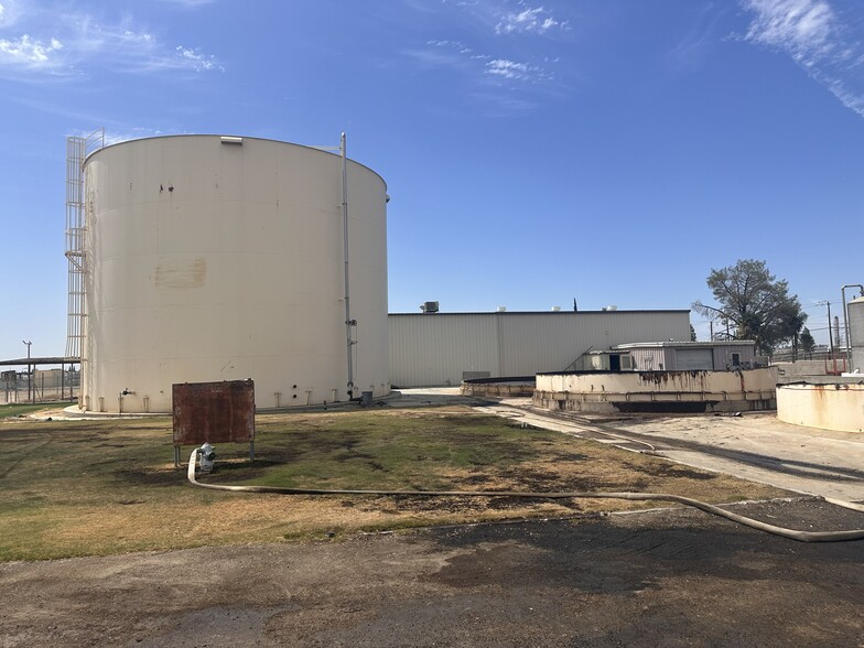 More Photos Of 5455 District Blvd, Bakersfield Distribution For Sale