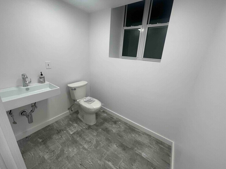 More Photos Of 128 W 13th St, New York Apartments For Lease