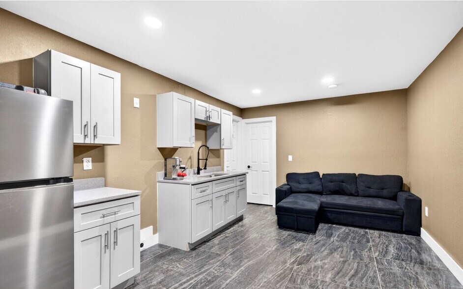 More Photos Of 236 Pondella Rd, North Fort Myers Auto Repair For Sale