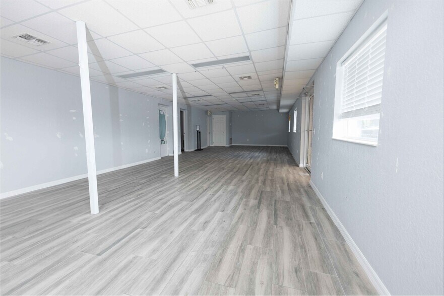 More Photos Of 700 N Main St, Wildwood Freestanding For Sale