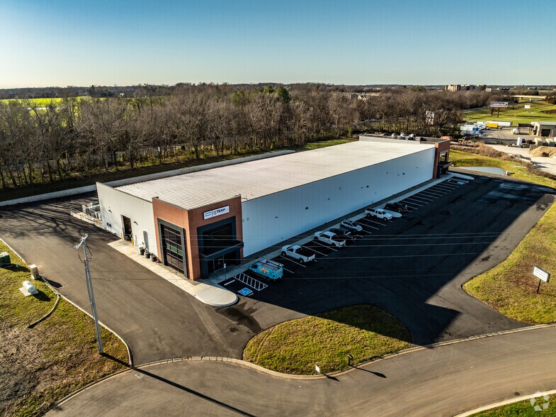 More Photos Of 111 Kapsia Way, Clarksville Warehouse For Sale