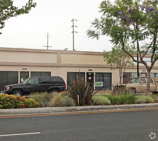 More Photos Of 3406 W Burbank Blvd, Burbank Flex For Lease
