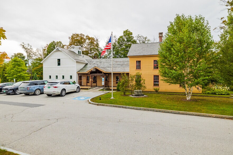 More Photos Of 114 Cemetery Ave, Manchester Center Office For Sale