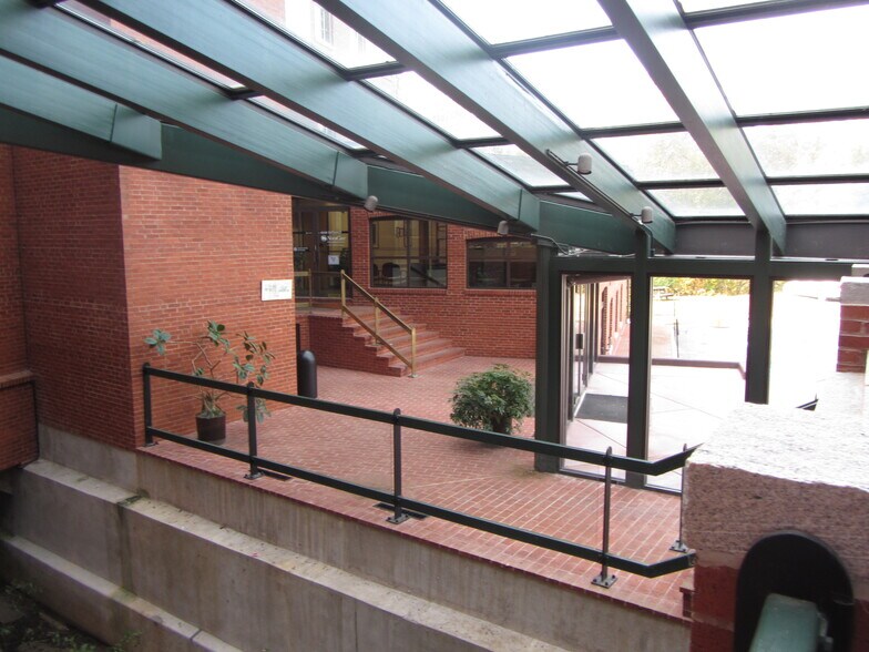 More Photos Of 9 Pond Ln, Concord Office For Lease