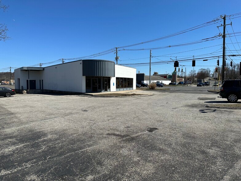 More Photos Of 68 Newtown Rd, Danbury Freestanding For Sale