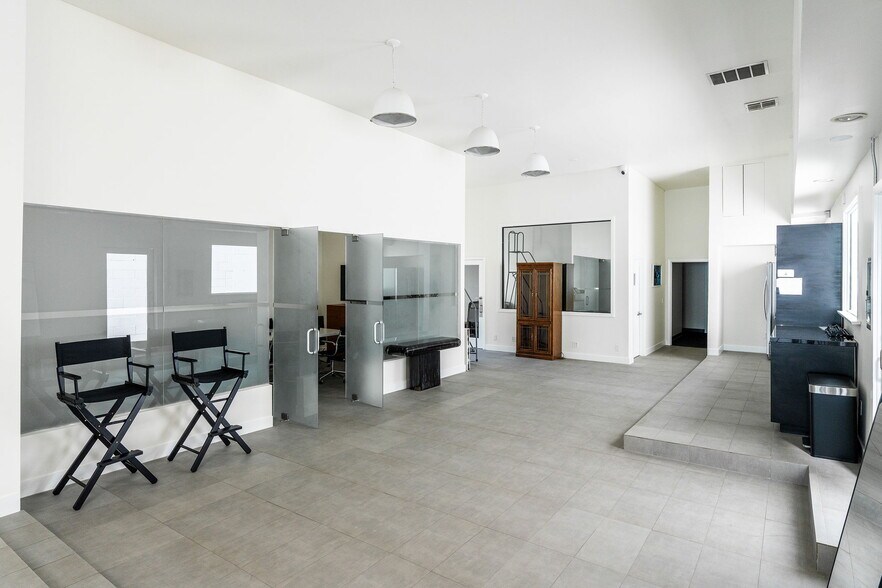 More Photos Of 723-727 N Fairfax Ave, Los Angeles General Retail For Lease