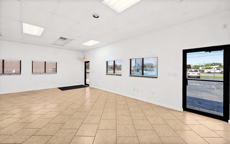 More Photos Of 12433 66th St N, Largo Flex For Sale