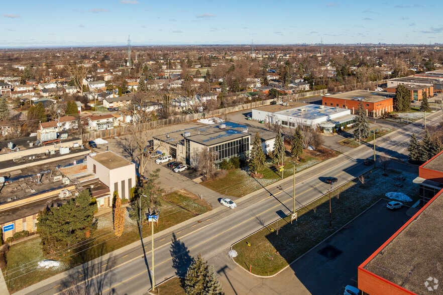 More Photos Of 271 Av Labrosse, Pointe-claire Flex For Sale