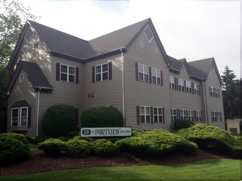 More Photos Of 28 N Country Rd, Mount Sinai Medical For Lease