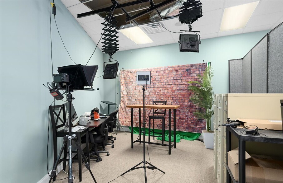 More Photos Of 11022 Nicholas Ln, Berlin Storefront Retail Office For Sale