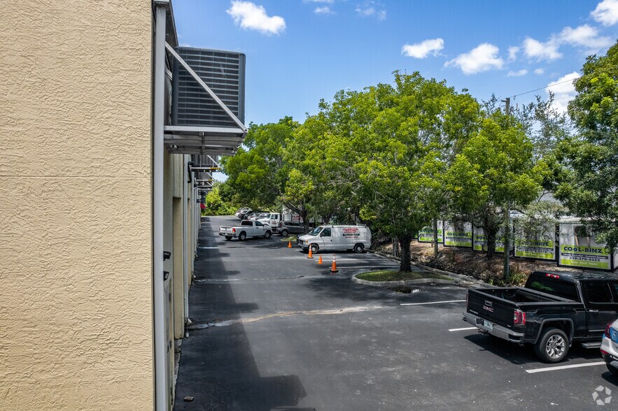 More Photos Of 5405 Taylor Rd, Naples Showroom For Sale