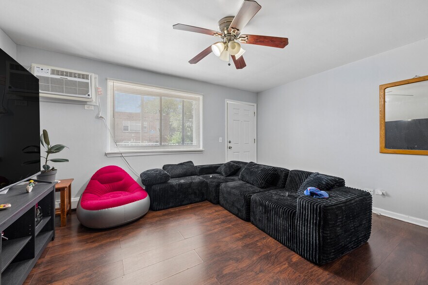 More Photos Of 3001 Prairie St, Franklin Park Apartments For Sale