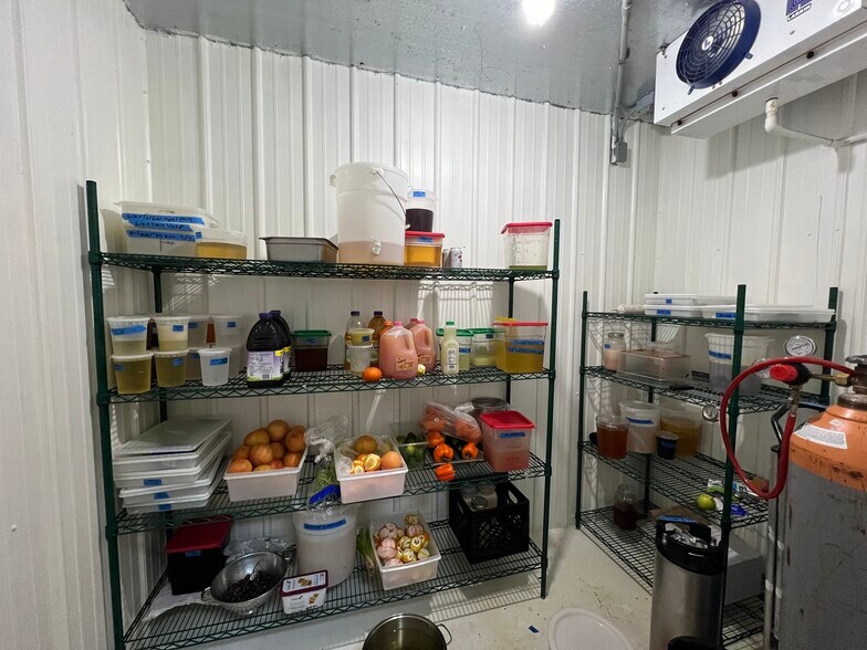 More Photos Of 1401-1431 Northern Ct, Madison General Retail For Sale