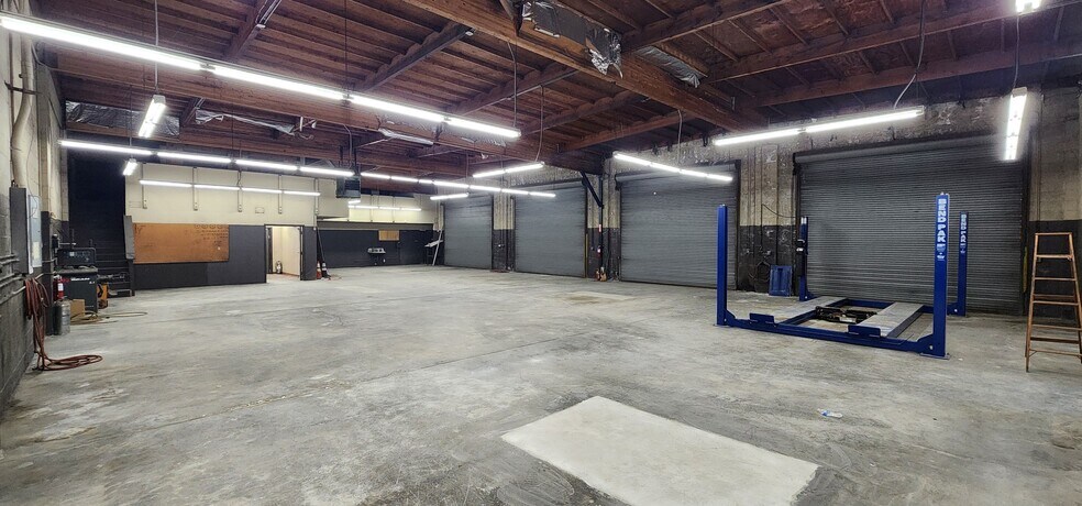 More Photos Of 13330 Sherman Way, North Hollywood Auto Repair For Lease