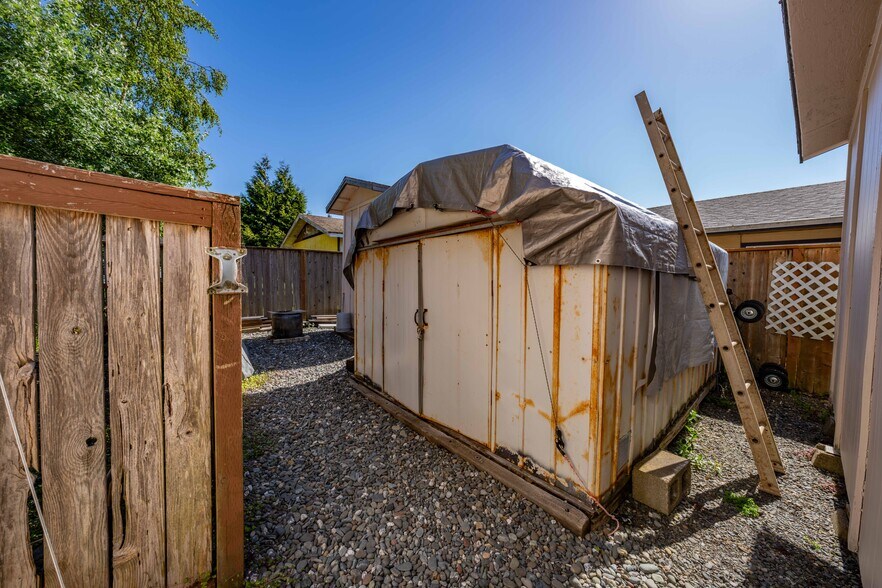 More Photos Of 542 Pacific Ave, Brookings Multifamily For Sale