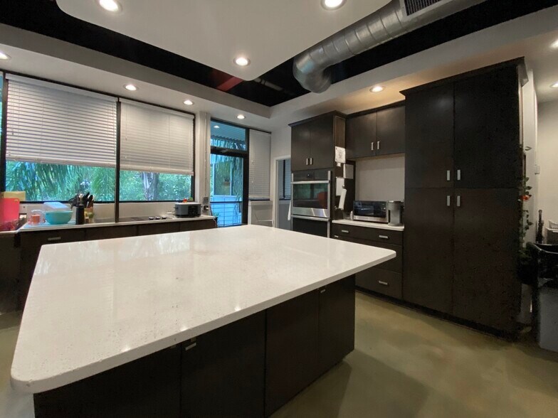 More Photos Of 7563 Philips Hwy, Jacksonville Office For Sale