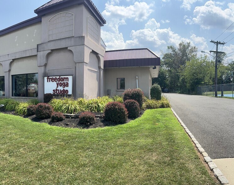 More Photos Of 107 Sherman Ave, Raritan Storefront Retail Office For Lease