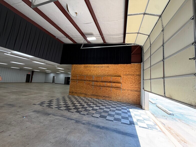 More Photos Of 5205 Old Buncombe Rd, Greenville Warehouse For Lease