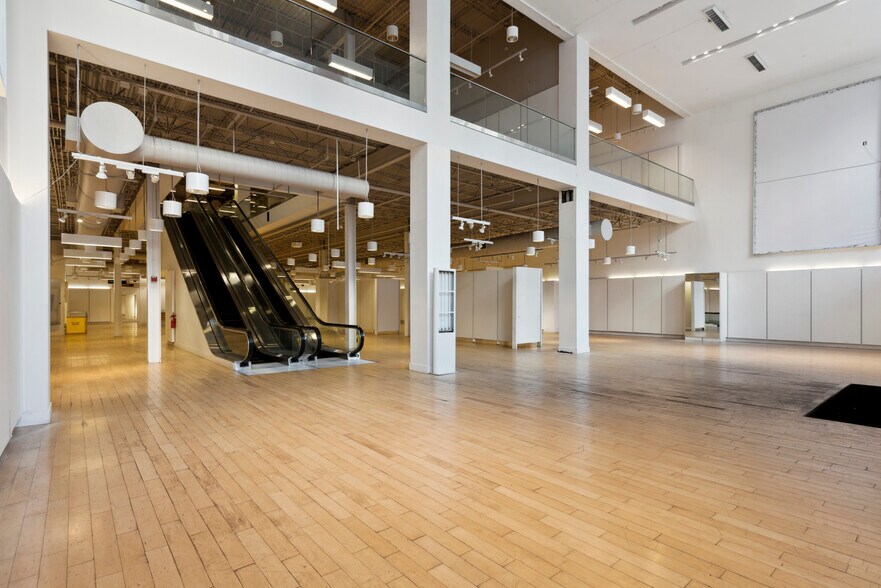 More Photos Of 1510 Walnut St, Philadelphia Storefront For Lease