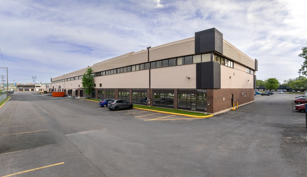 More Photos Of 1400 Av St-Jean-Baptiste, Québec Storefront Retail Office For Lease