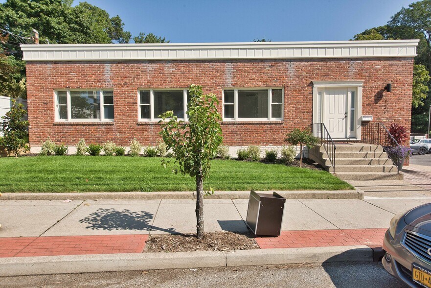 More Photos Of 121 Pulaski Rd, Kings Park Office For Sale