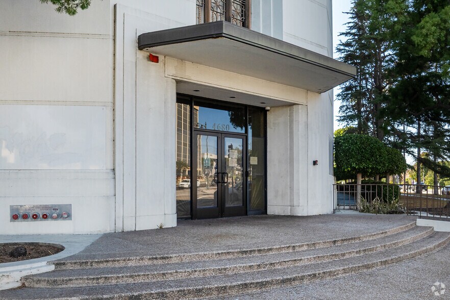 More Photos Of 4680 Wilshire Blvd, Los Angeles Office Residential For Sale