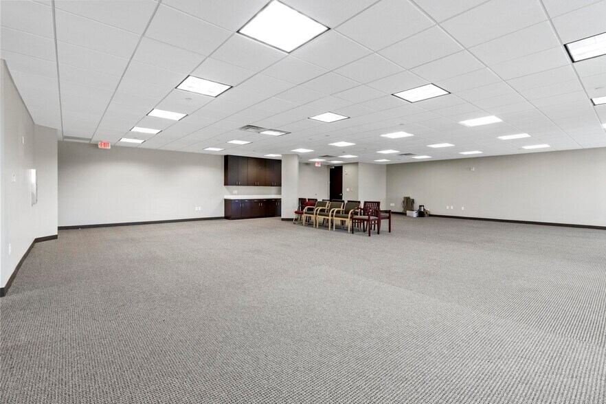 More Photos Of 1600 N Redbud Blvd, McKinney Office For Sale