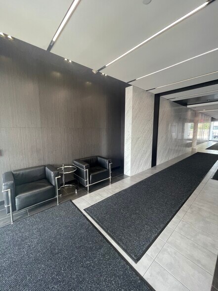 More Photos Of 375 N Broadway, Jericho Office For Sale