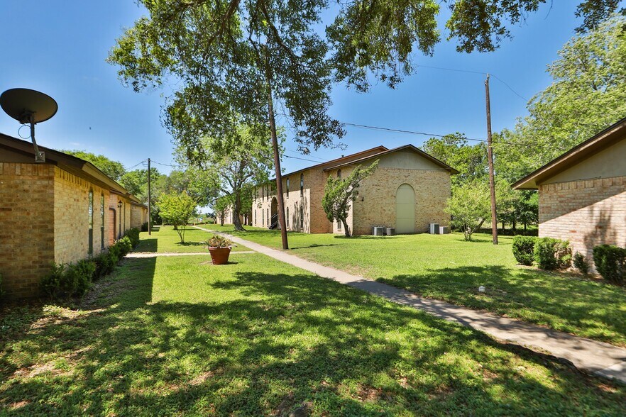 More Photos Of 2910 Old Lane City Rd, Wharton Apartments For Sale